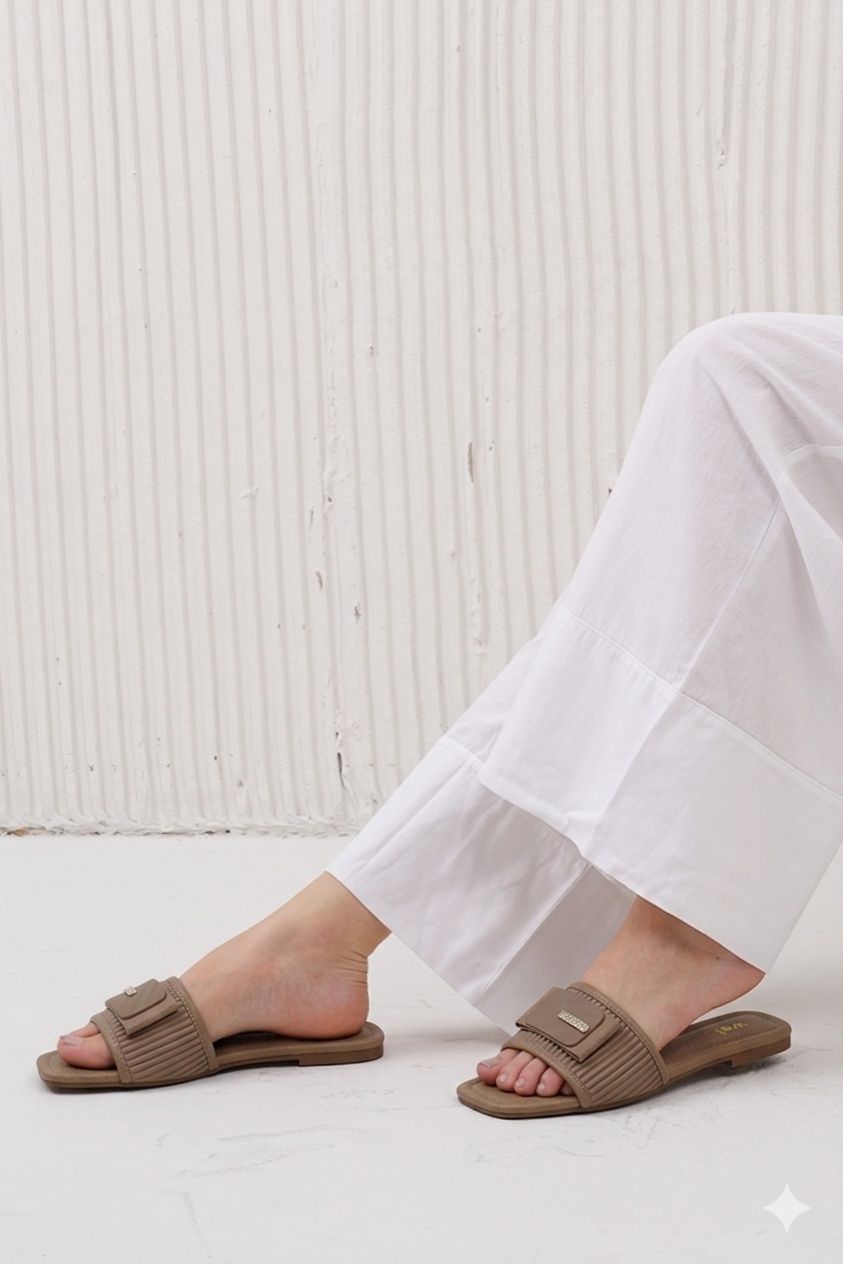 Elegant Ribbed Buckle Slides