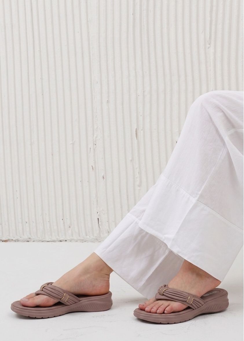 Pleated Strap Comfort Sleepers