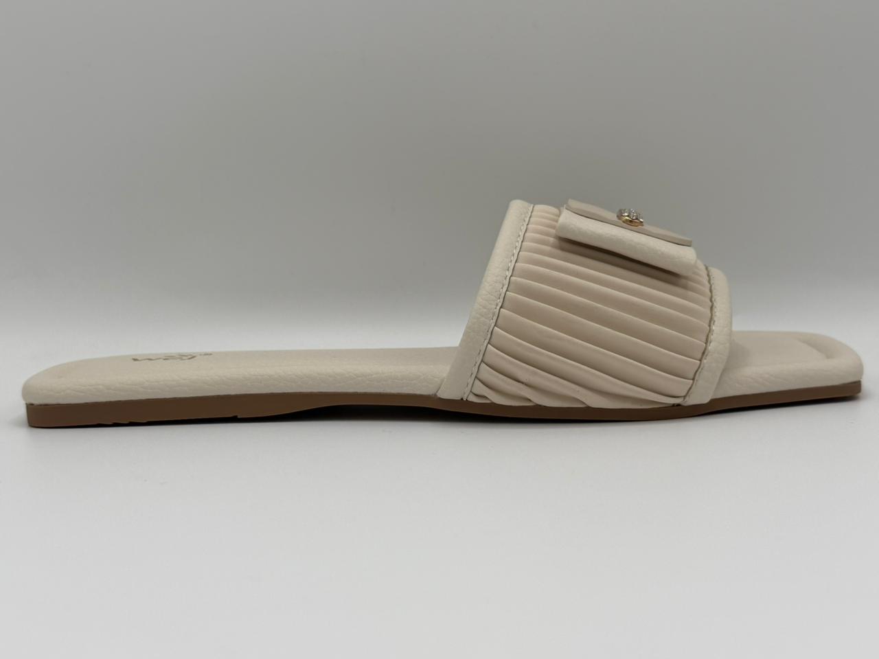 Elegant Ribbed Buckle Slides