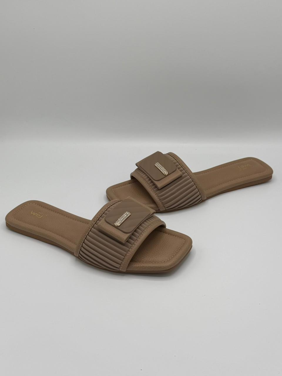 Elegant Ribbed Buckle Slides